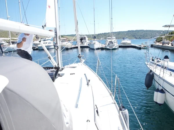 Bavaria 33 Cruiser - Boatscribe.com