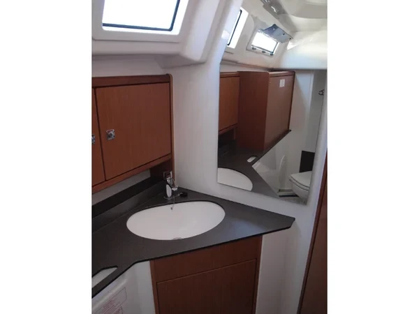 Bavaria 33 Cruiser - Boatscribe.com