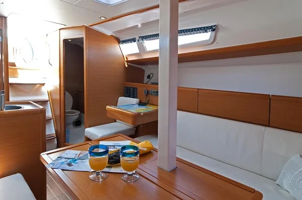 Sun Odyssey 33i - Boatscribe.com