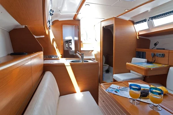 Sun Odyssey 33i - Boatscribe.com