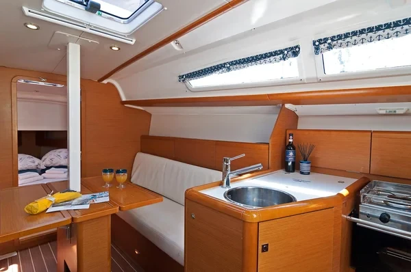Sun Odyssey 33i - Boatscribe.com