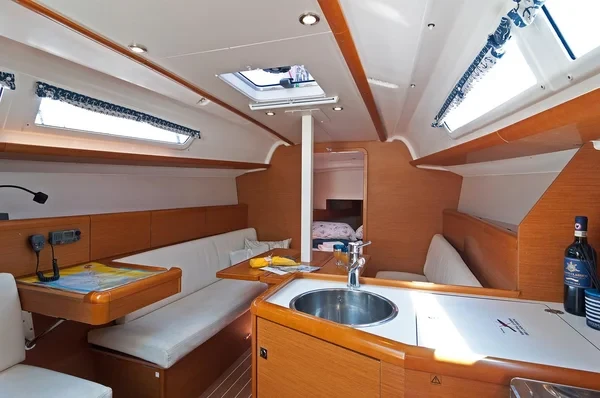 Sun Odyssey 33i - Boatscribe.com