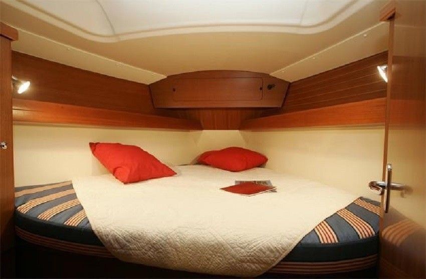 Dufour 325 - Boatscribe.com
