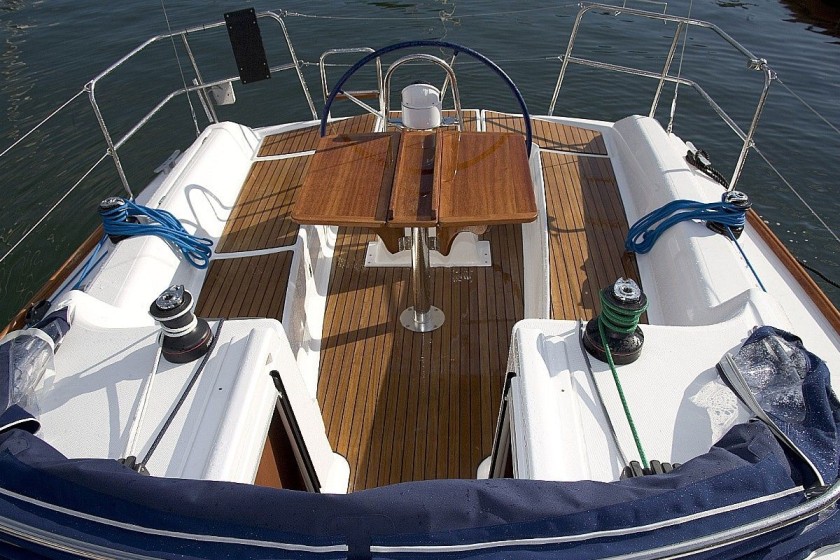 Dufour 325 - Boatscribe.com
