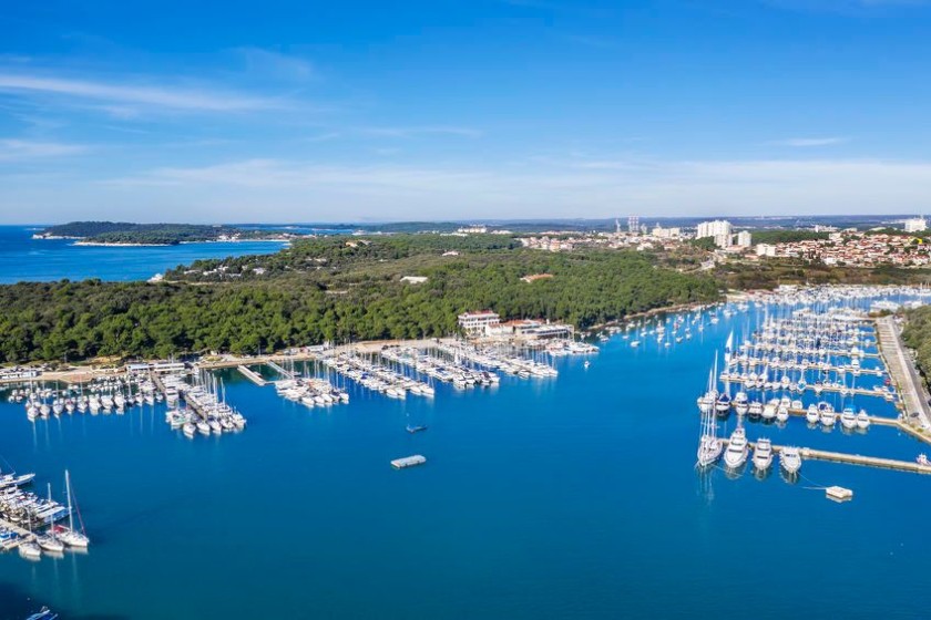 Dufour 325 - Boatscribe.com