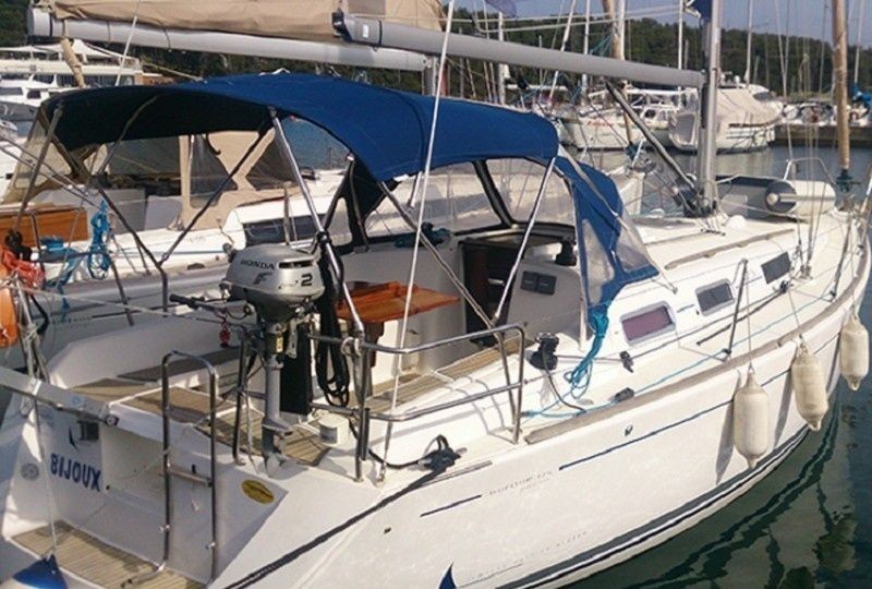 Dufour 325 - Boatscribe.com