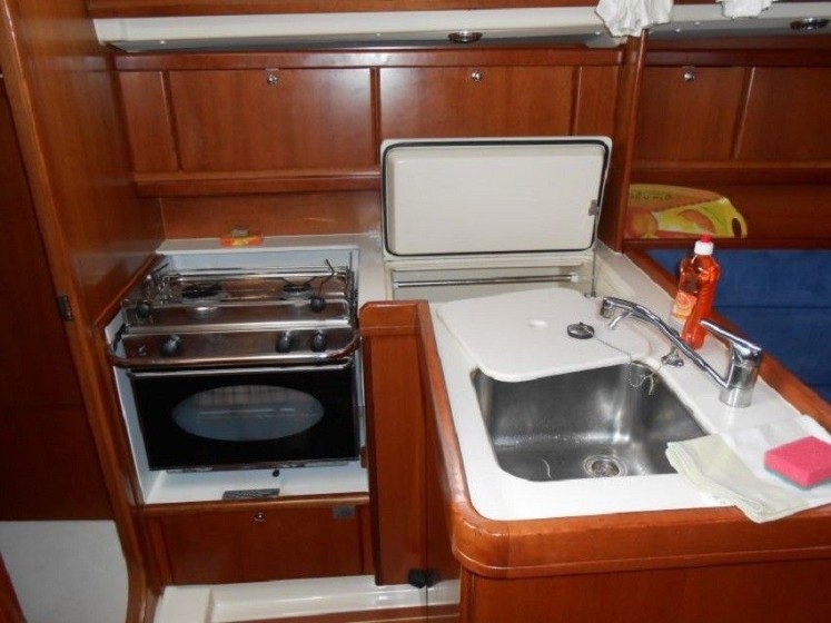 Dufour 325 - Boatscribe.com