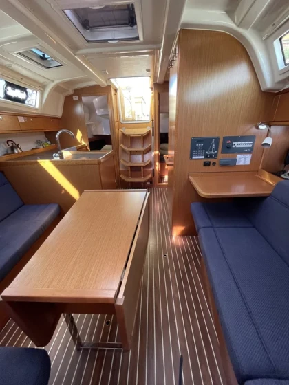 Bavaria 37 Cruiser - Boatscribe.com