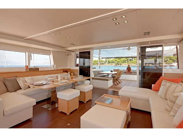 Lagoon 620 - Boatscribe.com