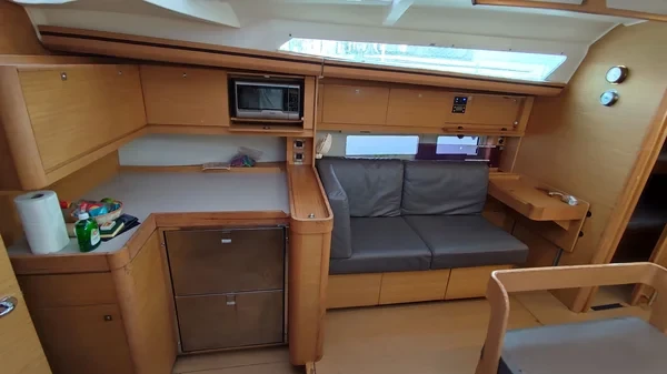 Dufour 520 GL - Boatscribe.com