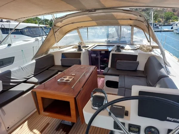 Dufour 520 GL - Boatscribe.com