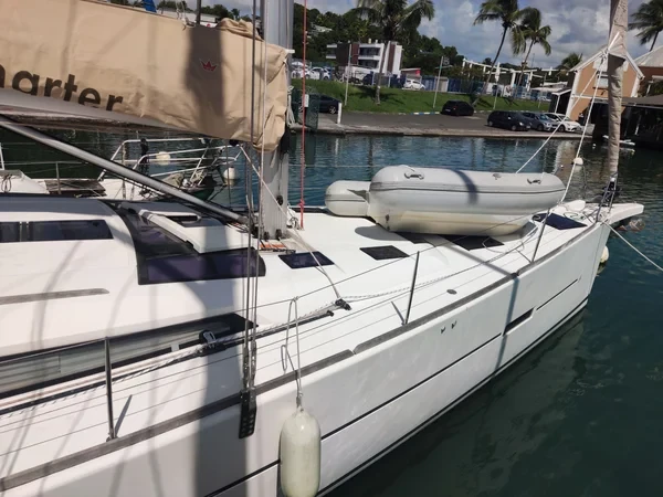 Dufour 520 GL - Boatscribe.com