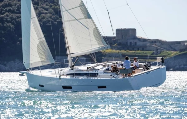 Dufour 430 Grand Large - Boatscribe.com