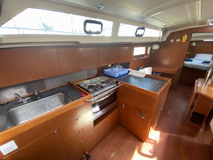 Oceanis 41.1 - Boatscribe.com