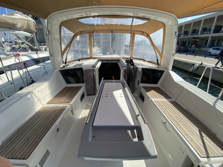 Oceanis 41.1 - Boatscribe.com