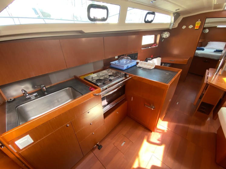 Oceanis 41.1 - Boatscribe.com