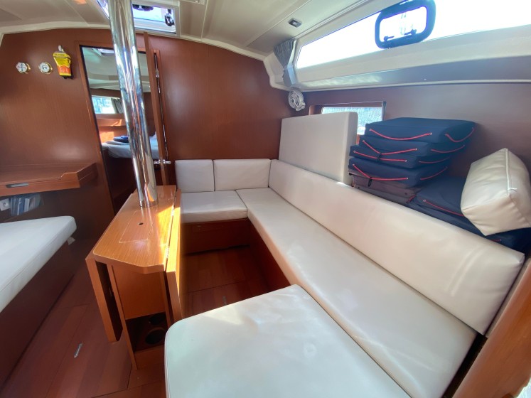 Oceanis 41.1 - Boatscribe.com