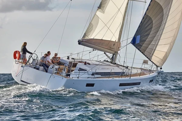 Sun Odyssey 490 - Boatscribe.com