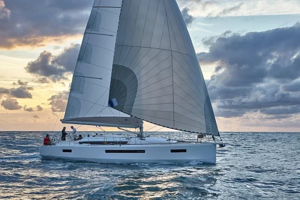 Sun Odyssey 490 - Boatscribe.com