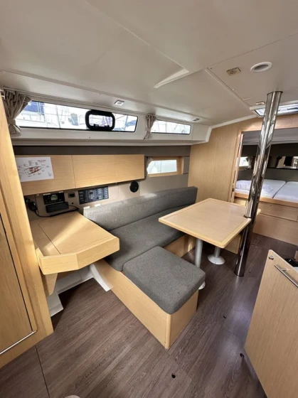 Oceanis 38.1 - Boatscribe.com