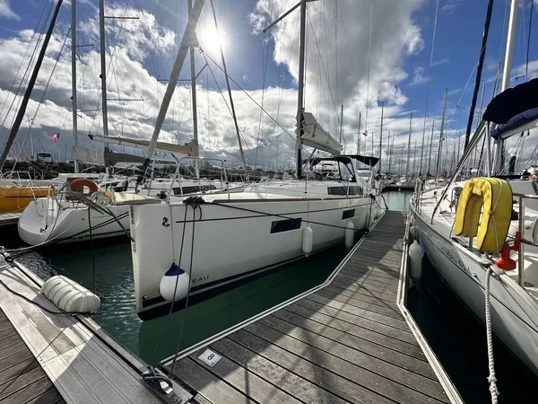 Oceanis 38.1 - Boatscribe.com