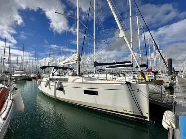 Oceanis 38.1 - Boatscribe.com