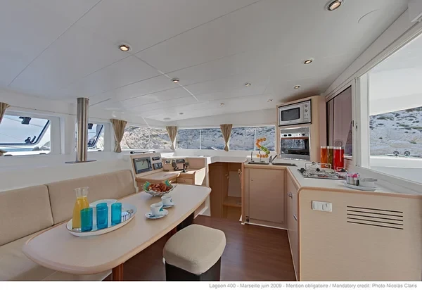 Lagoon 40 - Boatscribe.com
