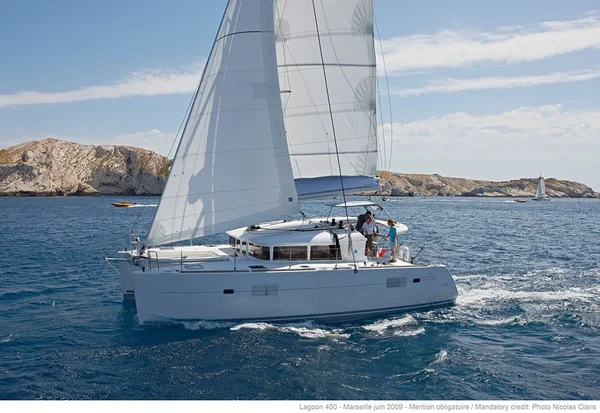 Lagoon 40 - Boatscribe.com