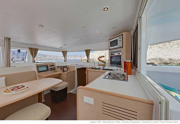 Lagoon 40 - Boatscribe.com