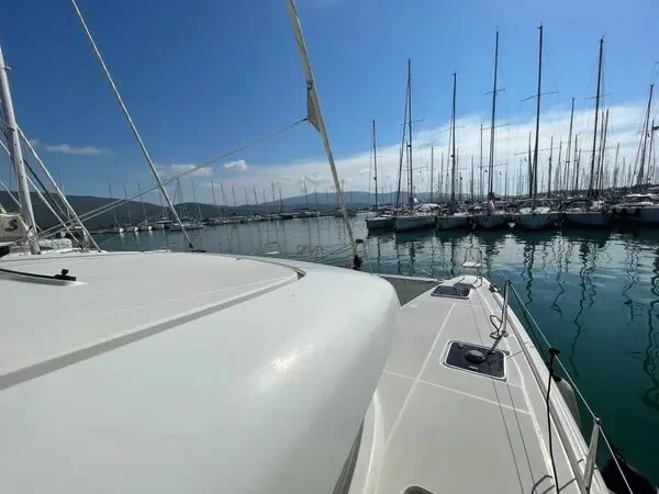 Lagoon 42 - Boatscribe.com