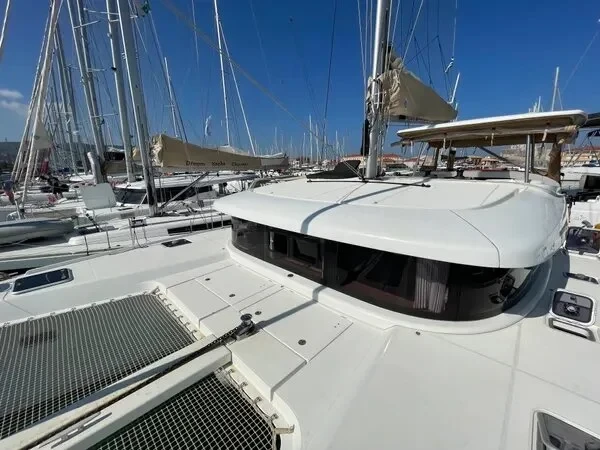 Lagoon 42 - Boatscribe.com