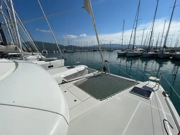 Lagoon 42 - Boatscribe.com