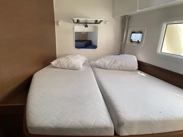 Lagoon 42 - Boatscribe.com