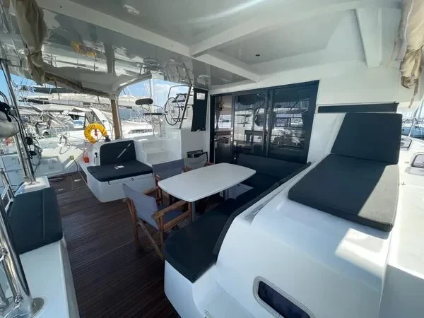 Lagoon 42 - Boatscribe.com