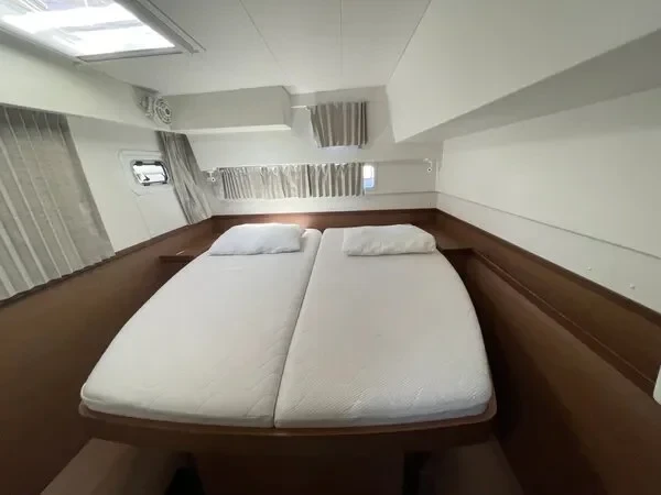 Lagoon 42 - Boatscribe.com