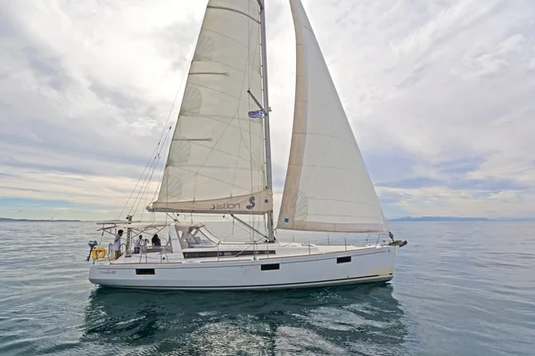 Oceanis 48 - Boatscribe.com
