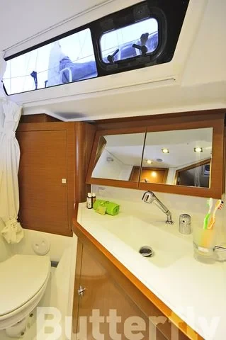 Oceanis 45 - Boatscribe.com