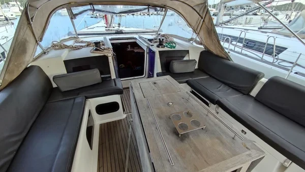 Dufour 520 GL - Boatscribe.com