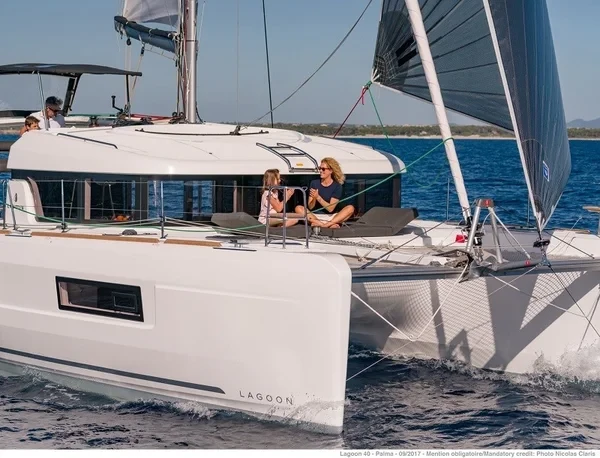 Lagoon 40 - Boatscribe.com