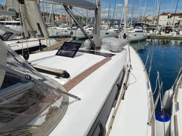 Dufour 412 - Boatscribe.com