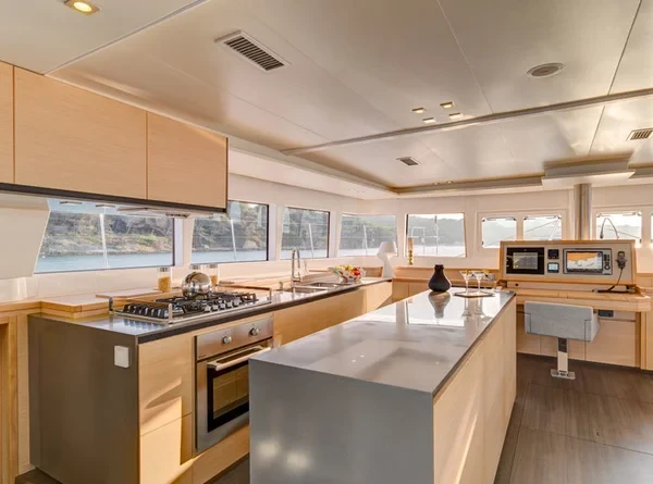 Lagoon 620 - Boatscribe.com