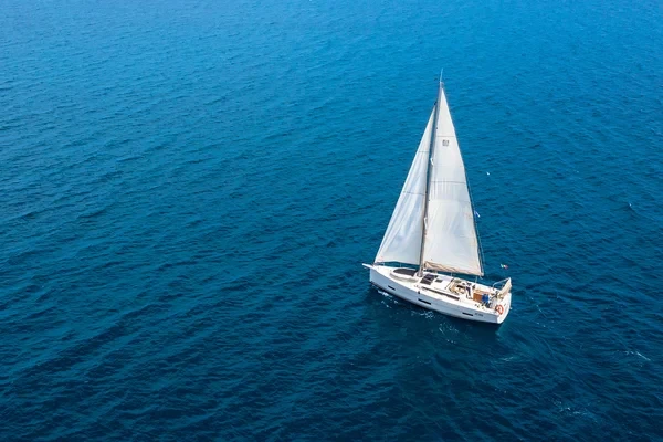 Dufour 390 Grand Large - Boatscribe.com