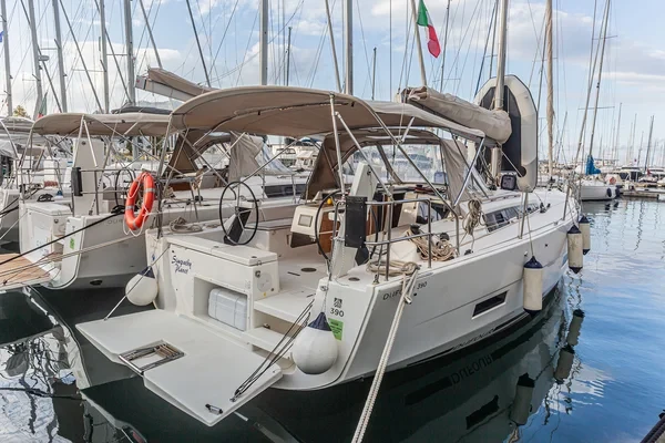 Dufour 390 Grand Large - Boatscribe.com