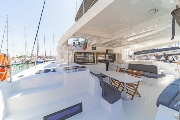 Lagoon 46 - Boatscribe.com