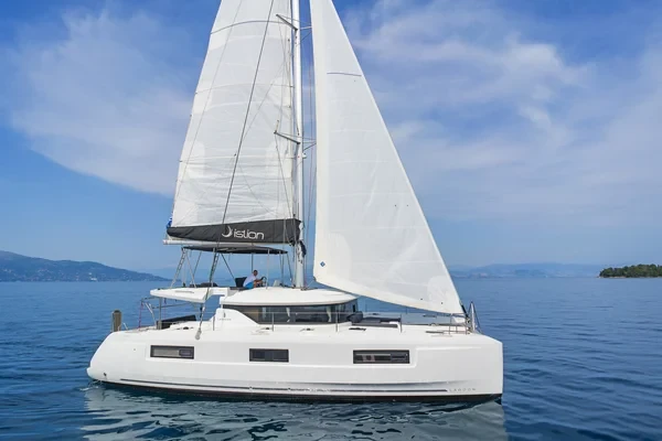 Lagoon 46 - Boatscribe.com