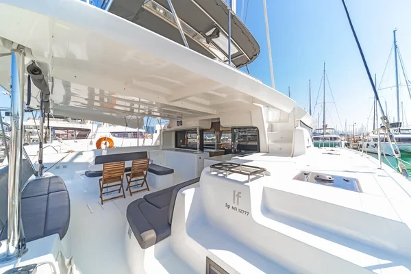 Lagoon 46 - Boatscribe.com