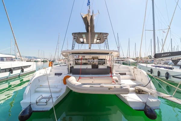 Lagoon 46 - Boatscribe.com