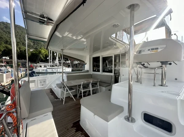 Lagoon 40 - Boatscribe.com
