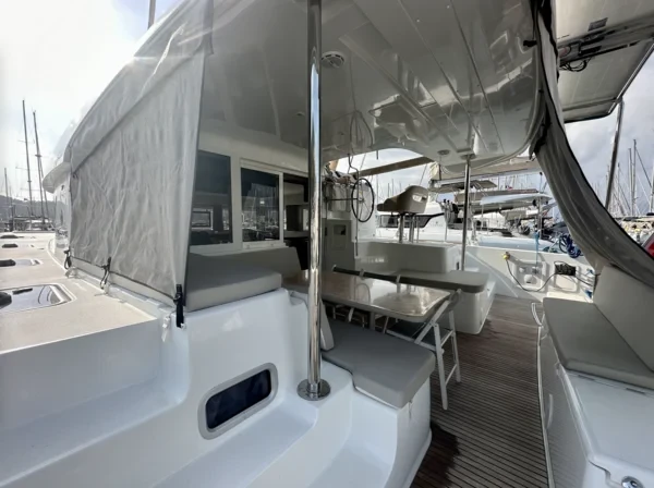 Lagoon 40 - Boatscribe.com