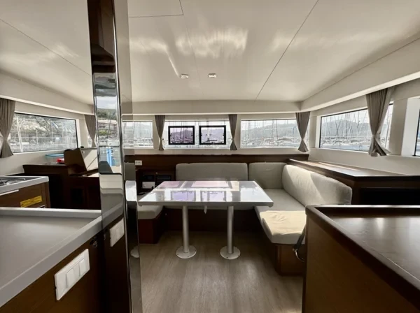 Lagoon 40 - Boatscribe.com